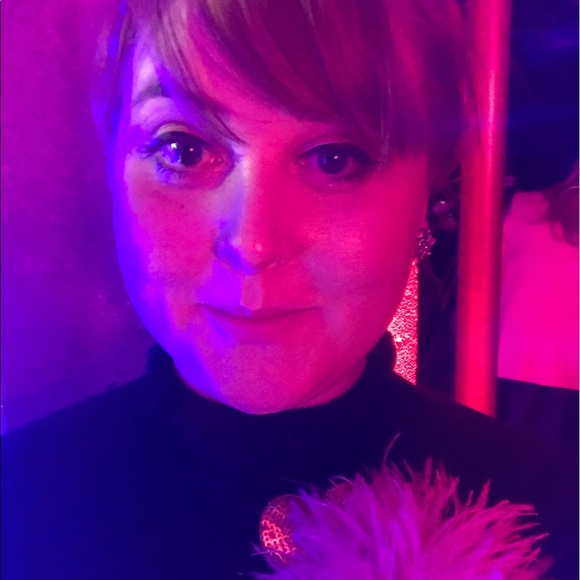 Meet your Posher, Jennifer - Picture 2 of 2