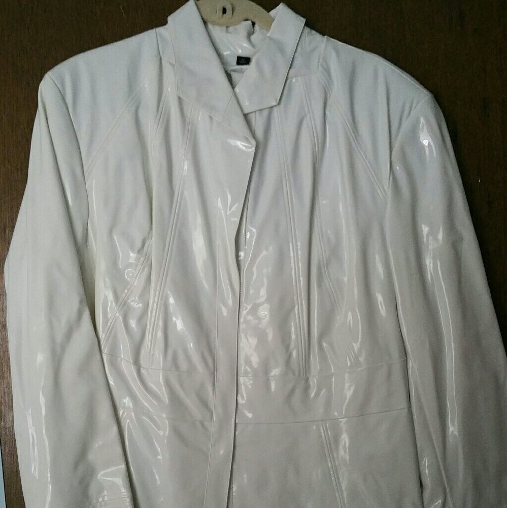 White rain coat with belt