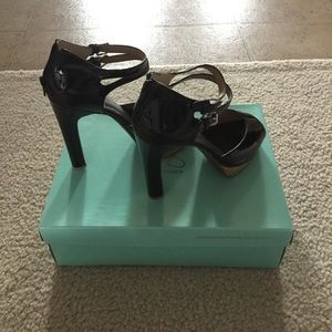 Jessica Simpson patent leather pumps