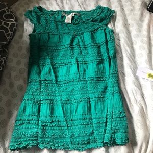 Greenish family color  mesh tank