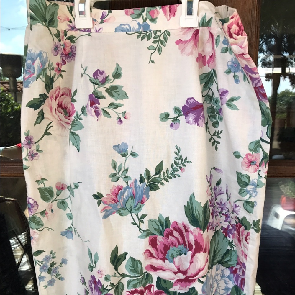 Vintage pencil skirt in floral print