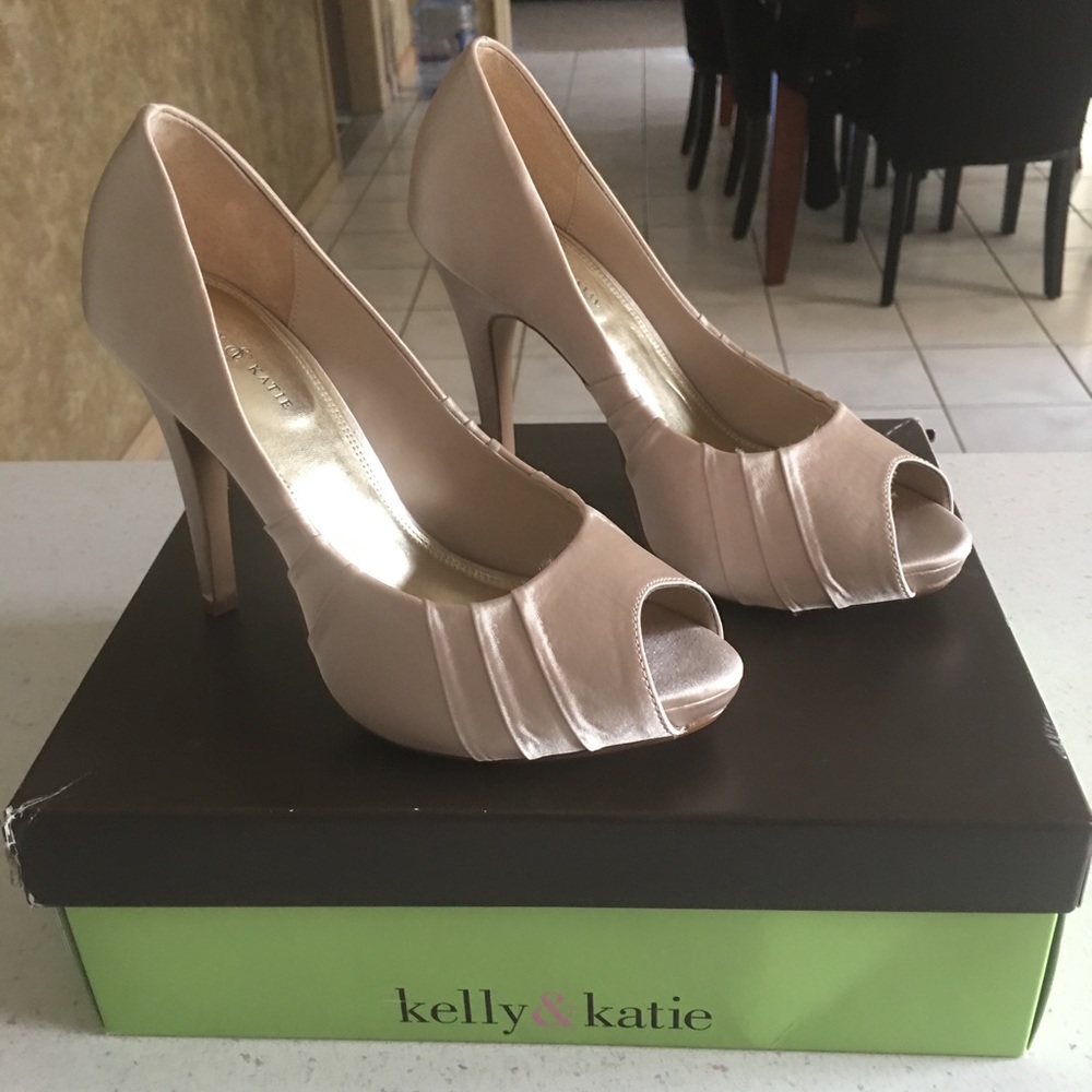 🌺💕Beautiful Kelly & Katie Satin Pumps💕🌺