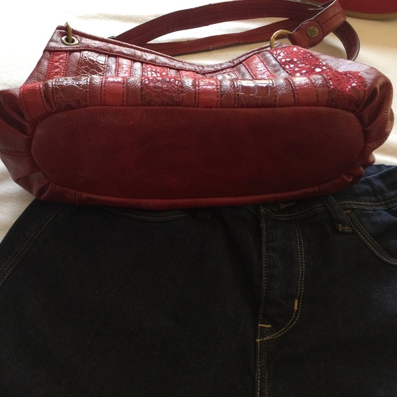 Red Relic handbag. - Picture 4 of 4
