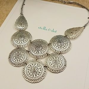 Stella & Dot Medina Bib Necklace