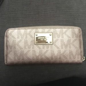 Michael Kors rose gold wallet