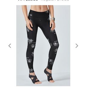 Salad flower print black Fabletics leggings