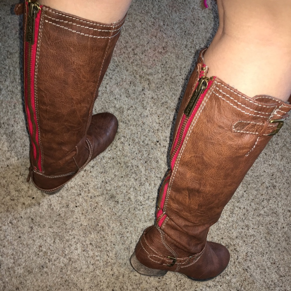 Brecklles knee boots with zip up back