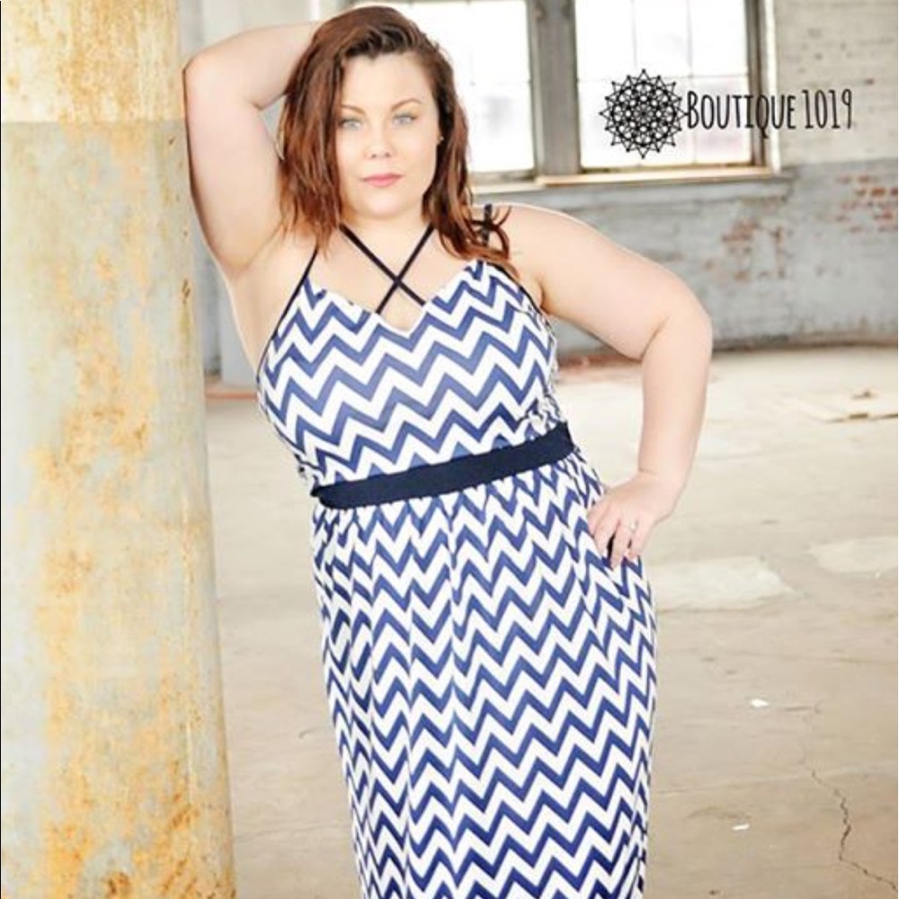 🦋 Plus Chevron print maxi dress - Picture 2 of 2