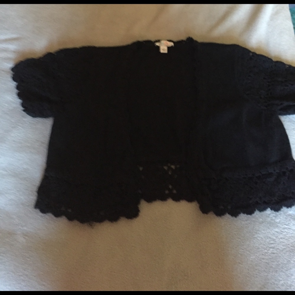 Denim and co crocheted sleeve and bottom open crop