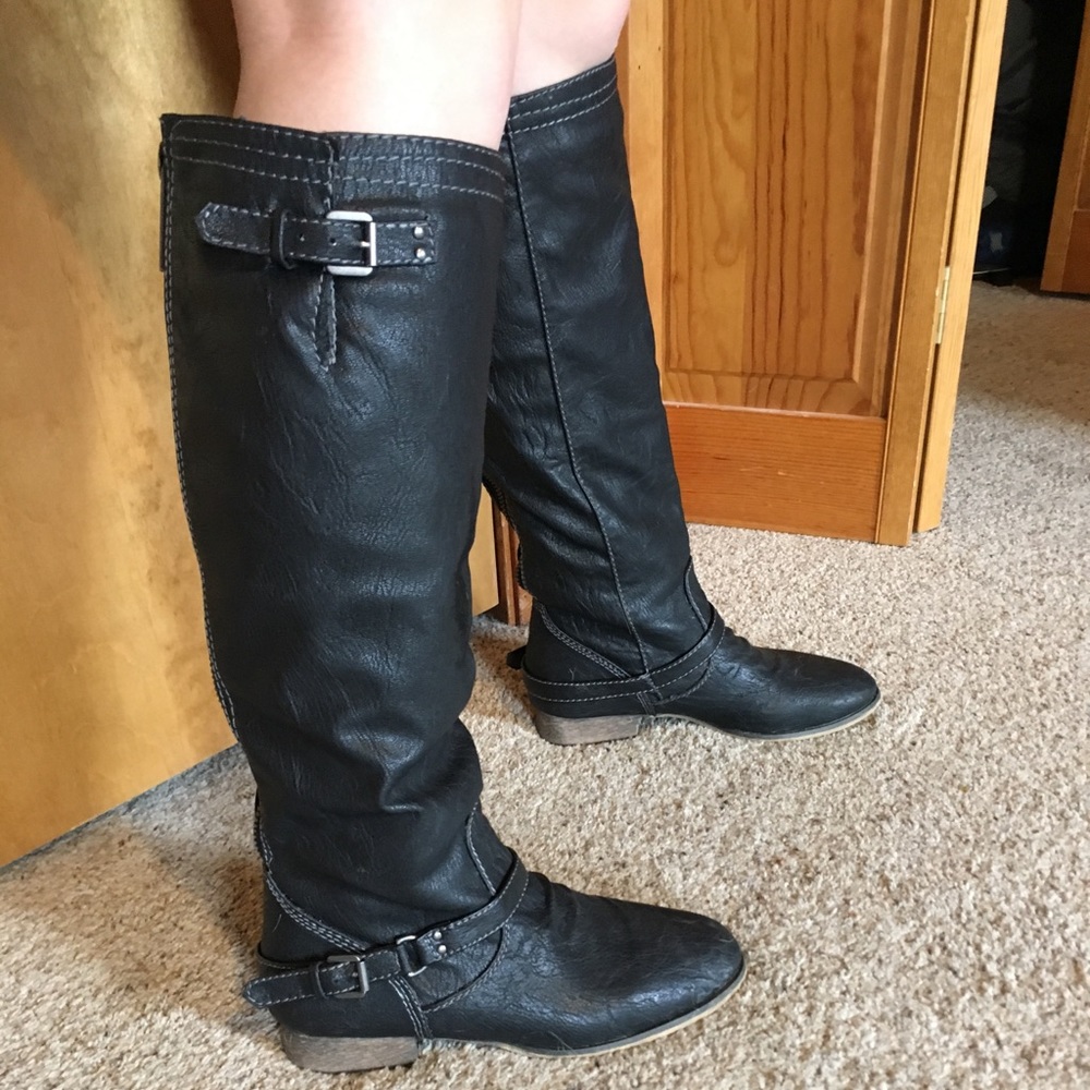 Brecklles knee boots zip up back