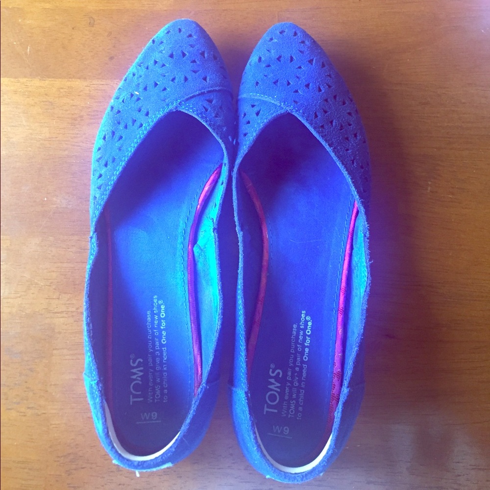 TOMS flats! So cute and comfy!