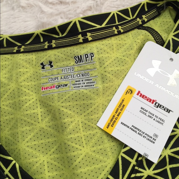 💯🆕Under Armour Fitted Workout Top - Picture 2 of 5