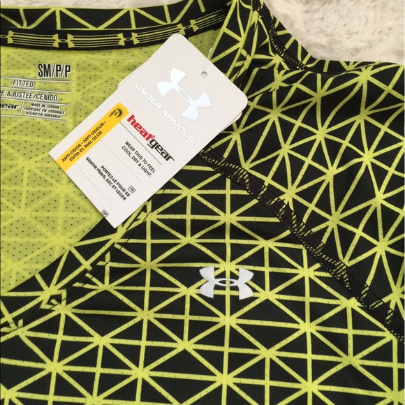 💯🆕Under Armour Fitted Workout Top - Picture 3 of 5