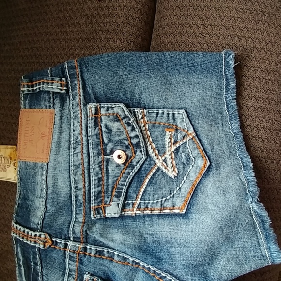 Shorts - Picture 3 of 3