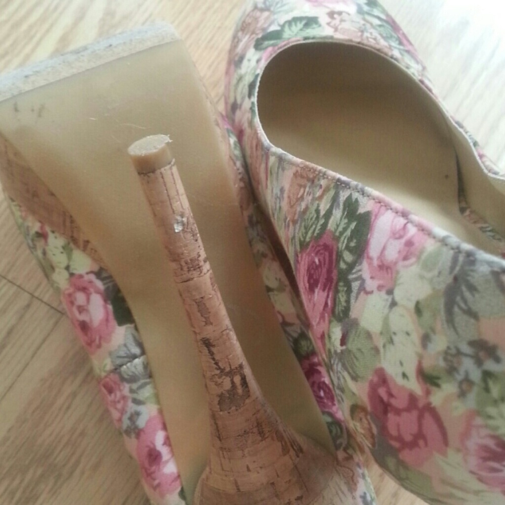 Cute Floral Platforms - Picture 7 of 7
