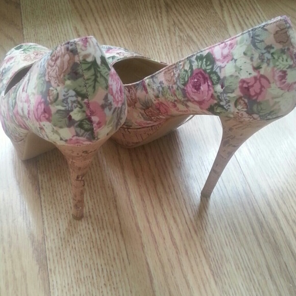 Heels - Picture 2 of 7