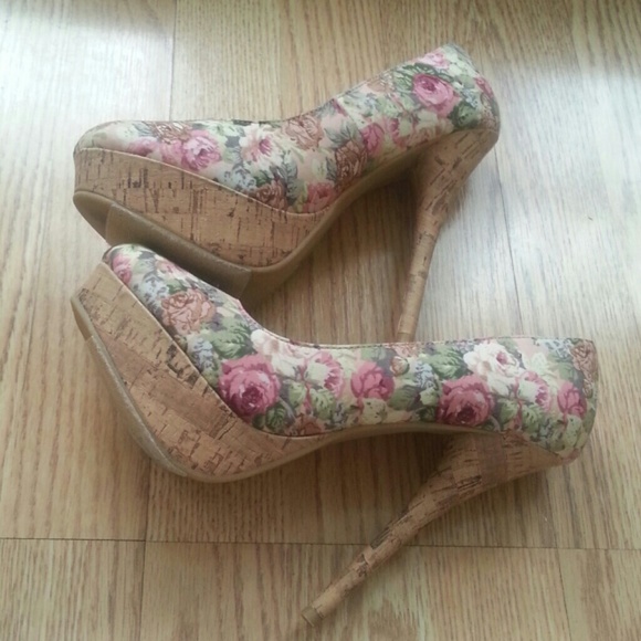 Heels - Picture 3 of 7