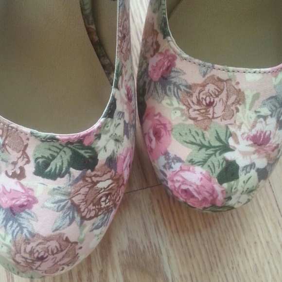 Heels - Picture 4 of 7