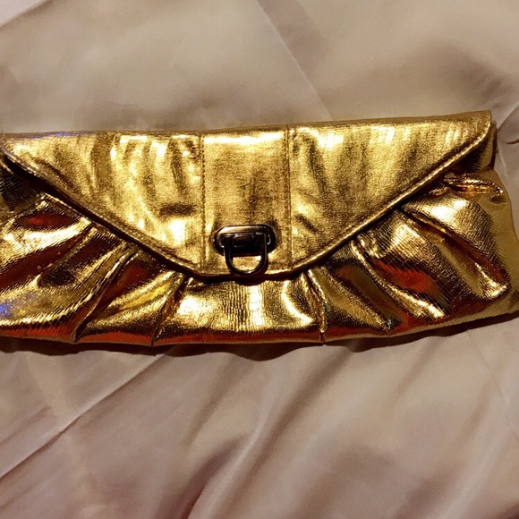 Gold clutch with chain link strap - Picture 1 of 4