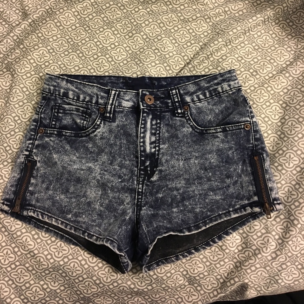 High waisted acid washed shorts