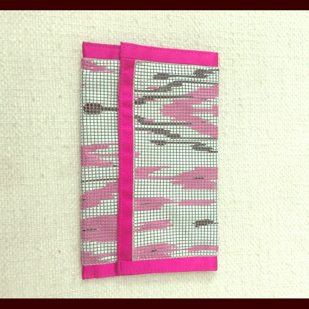 Felix ray eye catching clutch