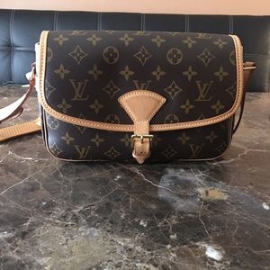 Louis Vuitton Sold to my favorite posher🎉