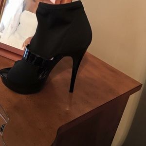 Black heels. Look amazing on