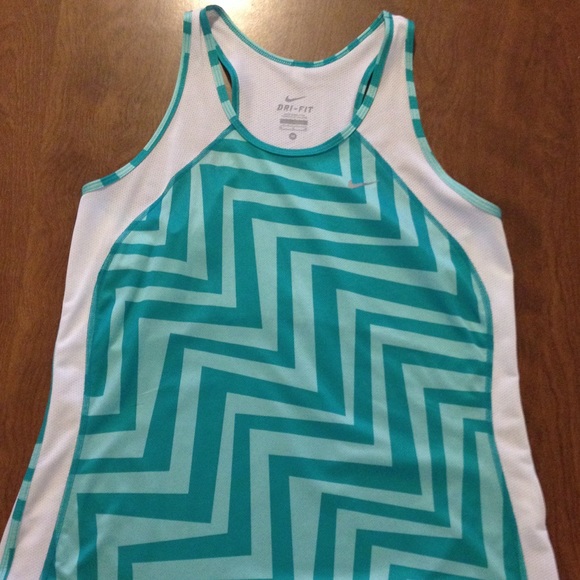 Nike Tops - Nike workout top