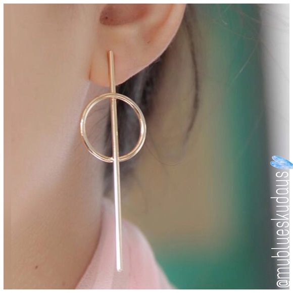 Earrings available in silver and gold! - Picture 1 of 2