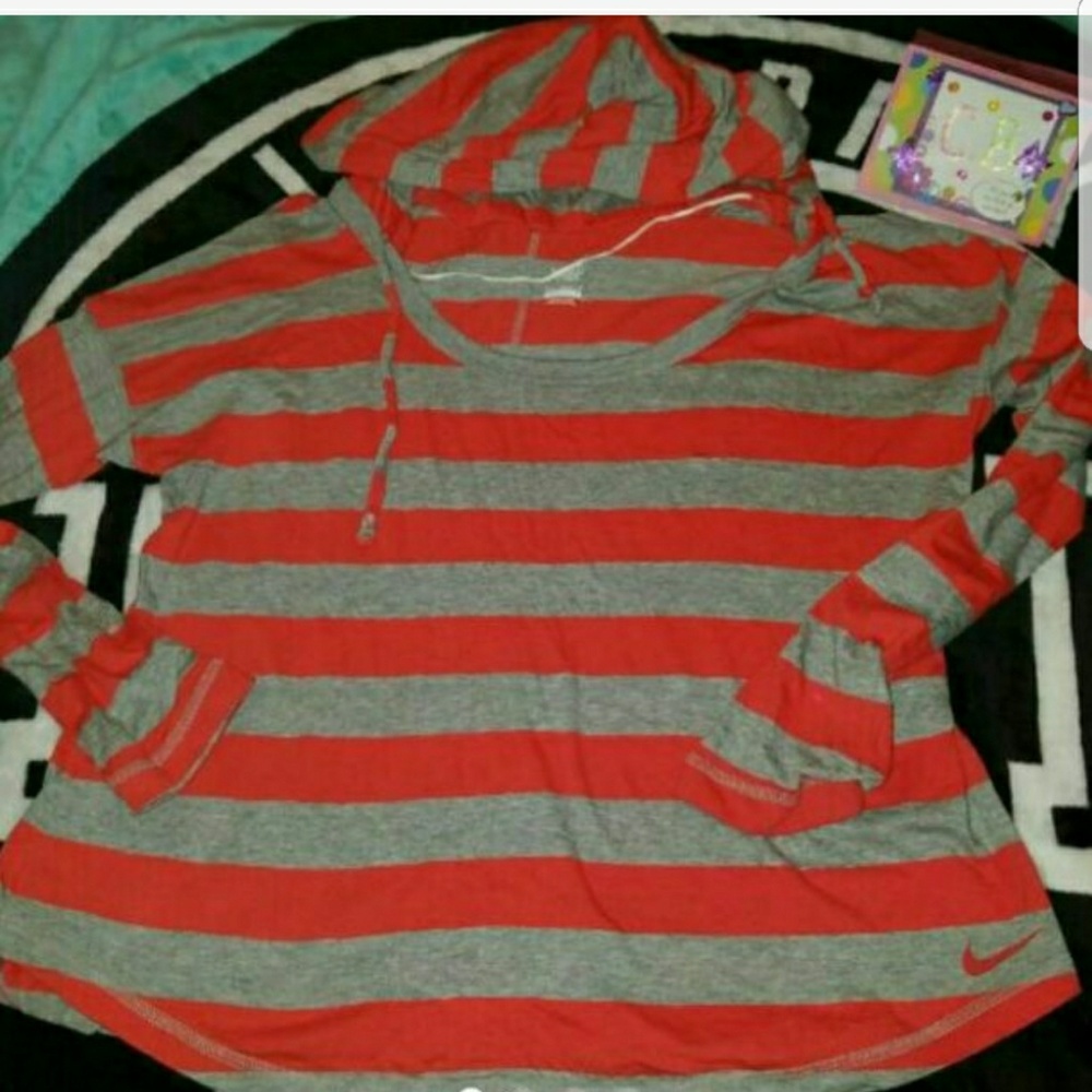 (M) Nike long sleeve hoodie