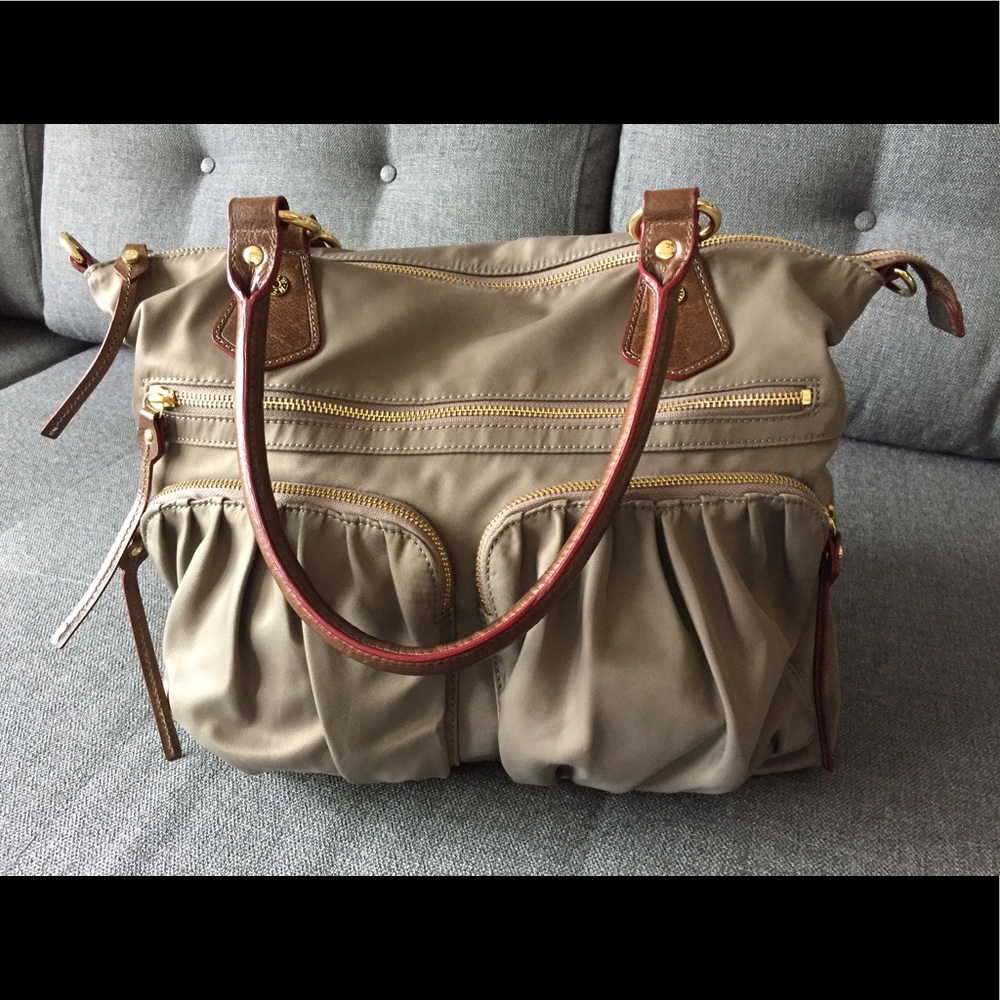 Bedford fabric in taupe/tan; 10" handle drop.
