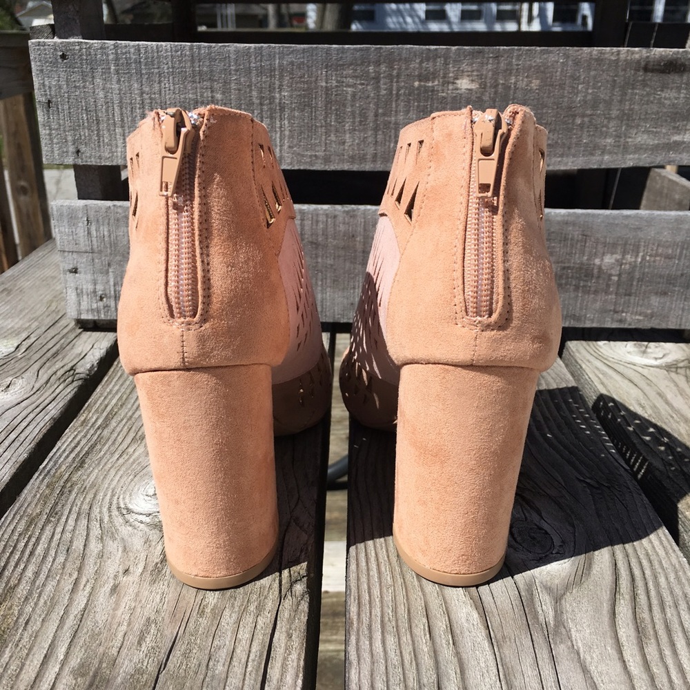 Qupid Sz 10 Blush Suede Perforated Bootie! NEW! - Picture 5 of 11