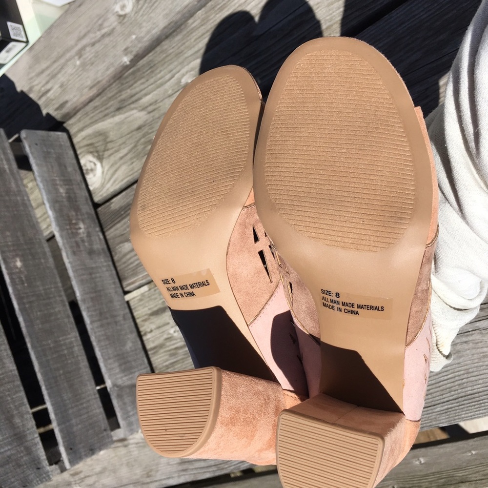 Qupid Sz 10 Blush Suede Perforated Bootie! NEW! - Picture 6 of 11