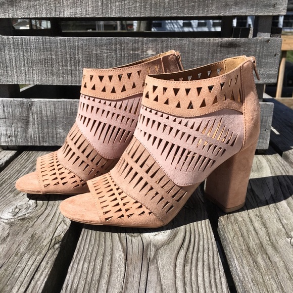 Qupid Blush Suede Perforated Bootie! NEW! - Picture 7 of 11