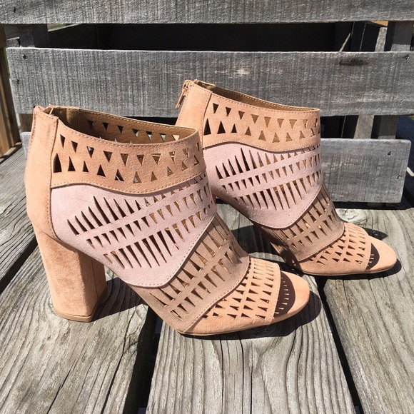 Qupid Blush Suede Perforated Bootie! NEW! - Picture 4 of 11