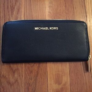 Authentic Michael Kors zippy wallet