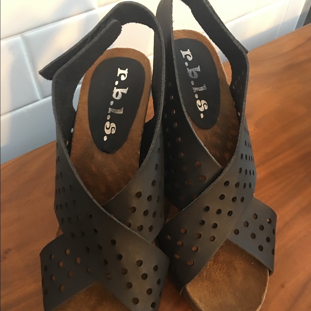 Black wedge, very comfortable, size 8