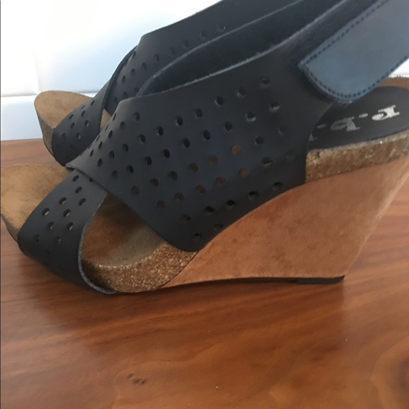 Black wedge, very comfortable, size 8 - Picture 3 of 3
