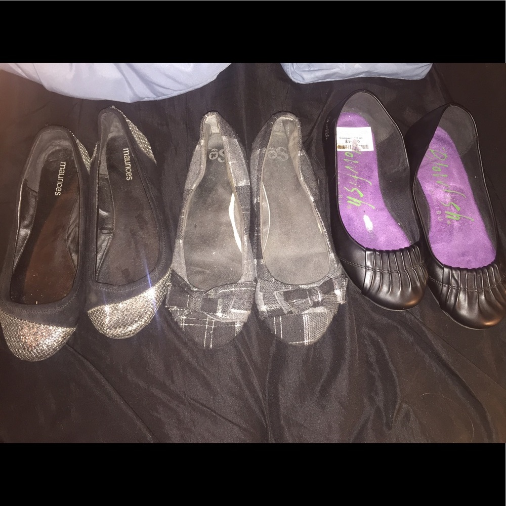 Woman's black flats