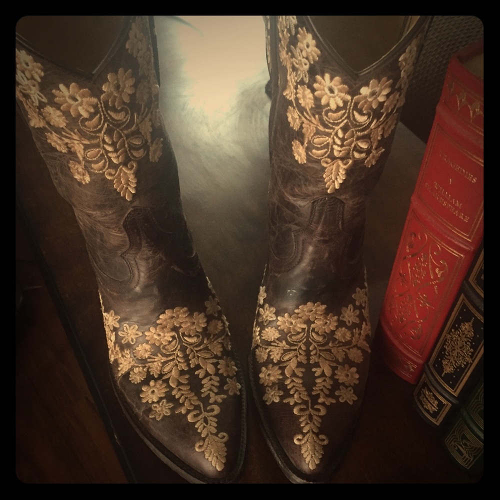 Old Gringo embroidered boots