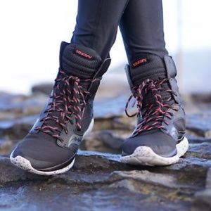 Women's Saucony kineta relay boots