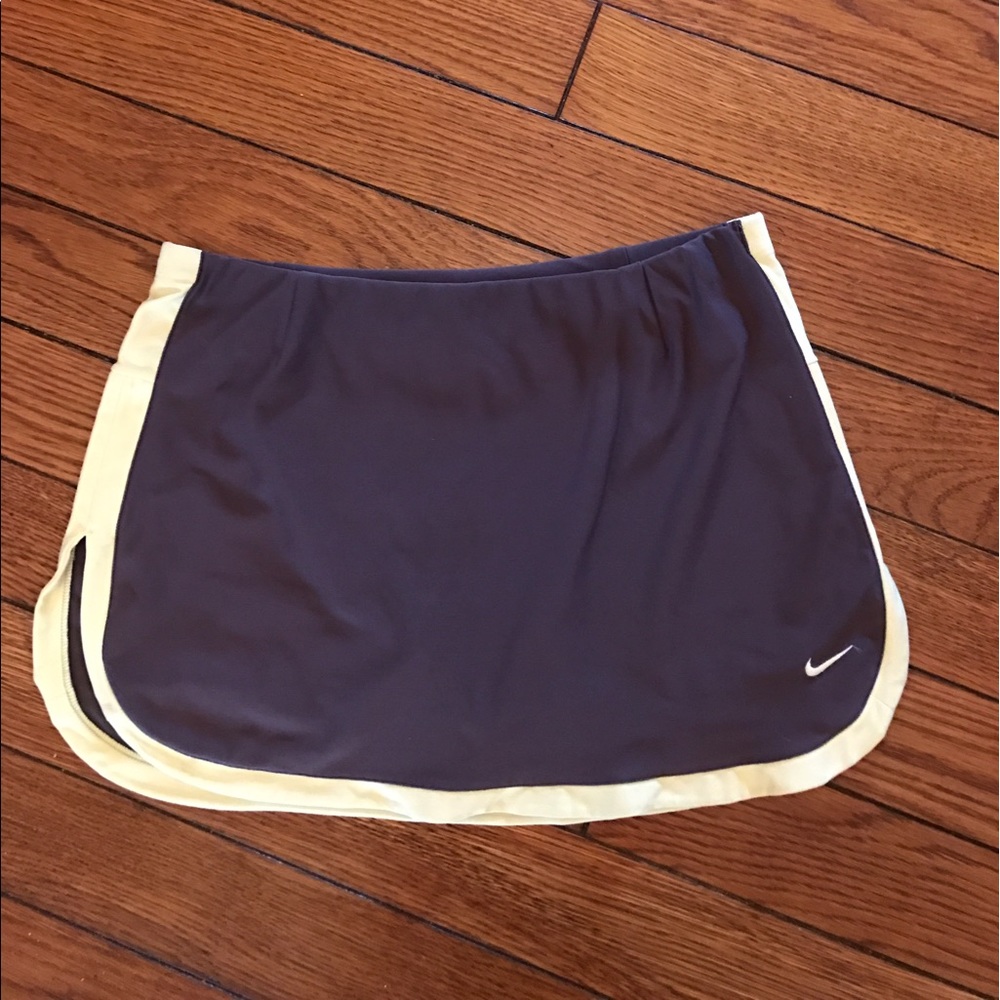 Nike gray and yellow tennis skirt