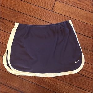 Nike gray and yellow tennis skirt