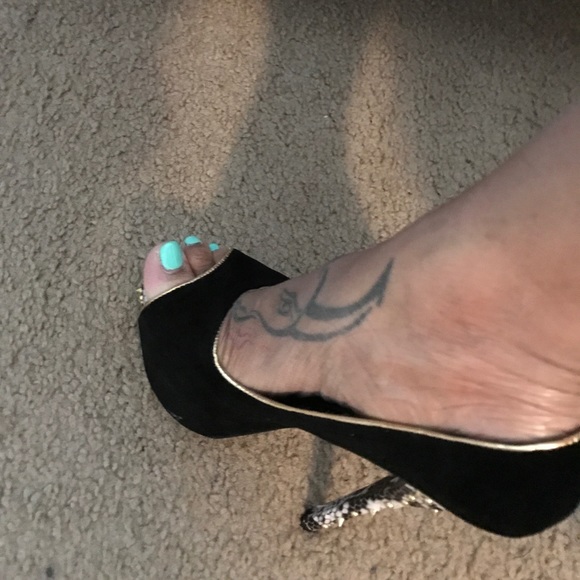 Black and snake print heels - Picture 2 of 3