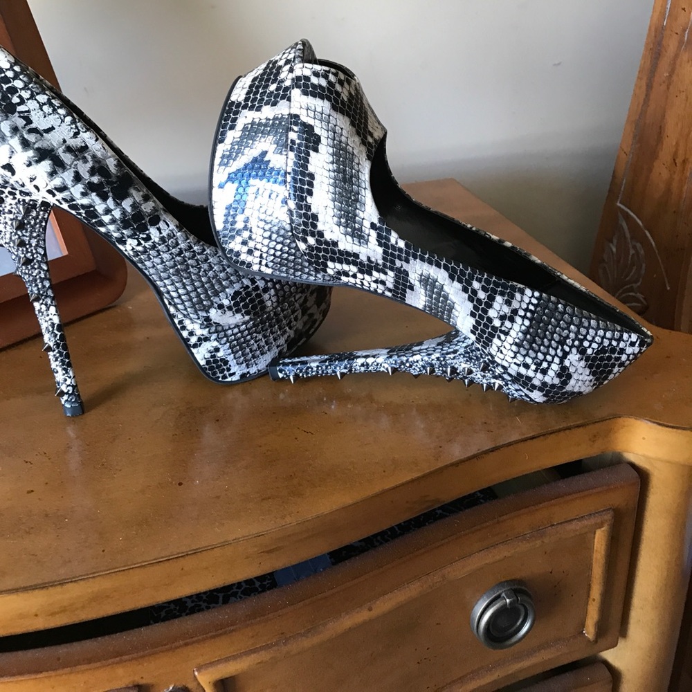 Black and white studded heels - Picture 3 of 3