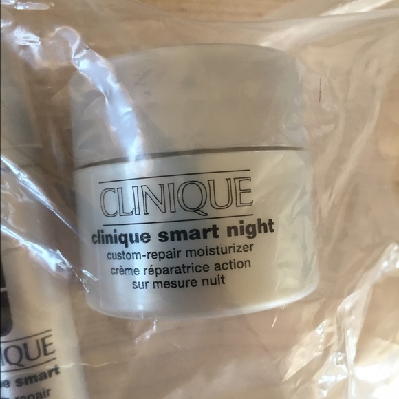 🚫 SOLD NWT Clinique smart night and custom repair - Picture 4 of 5