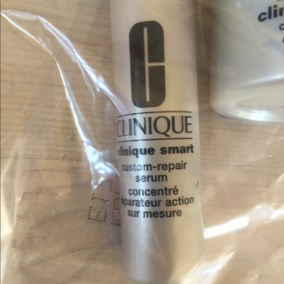 🚫 SOLD NWT Clinique smart night and custom repair - Picture 5 of 5