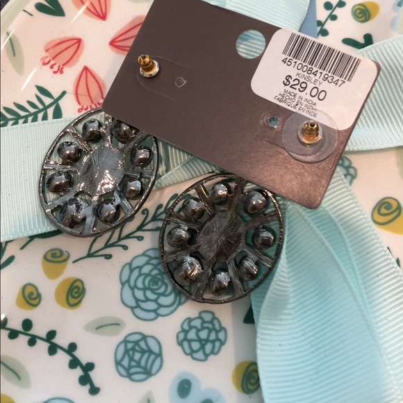 Brand new sparkling earrings. 🎉 - Picture 2 of 3