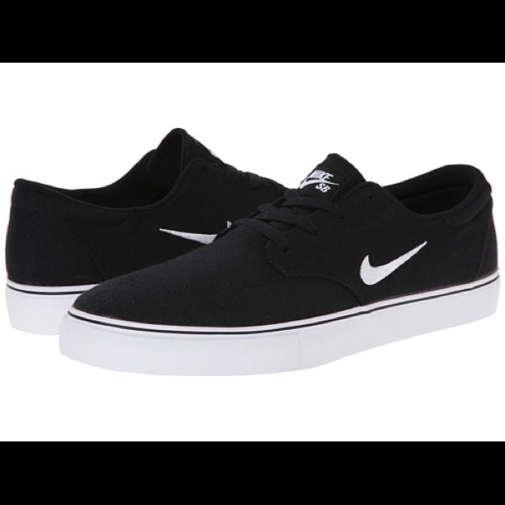 NWOT Nike sb clutch GS 4Y