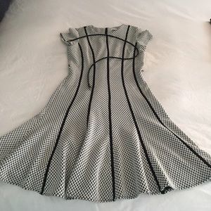 Graphic knit shift dress with flare hem